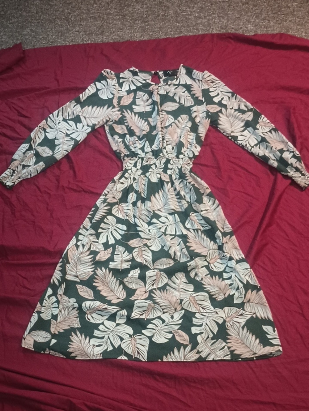 Green Leaf Print Long Sleeve Midi Dress Size 8 Stretch Waist Beautiful Classy